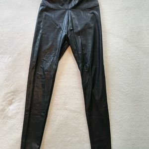 Wild Fable black liquid leggings in a small.